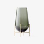 Form a full-color walnut armchair